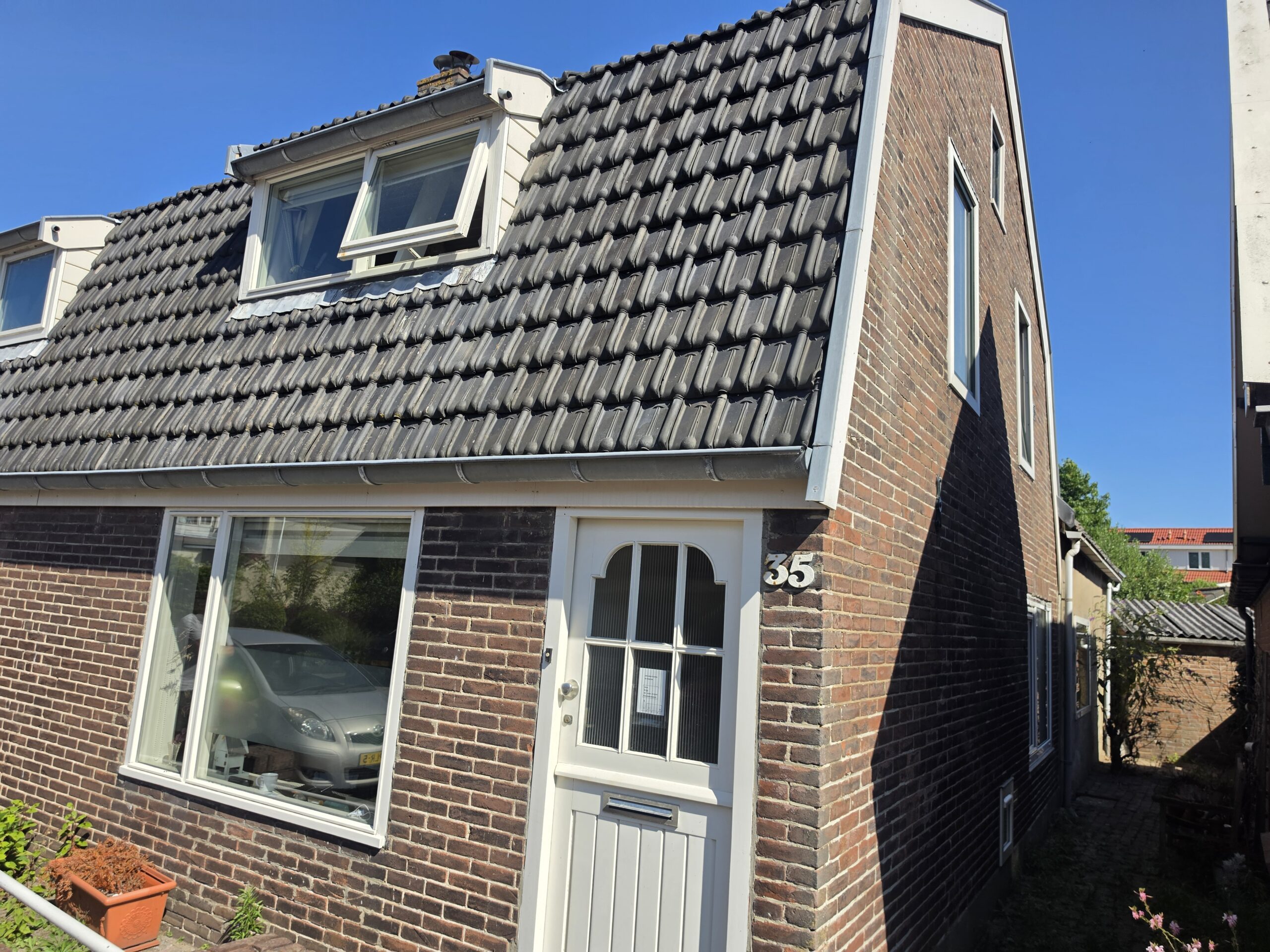 Woning aan de Bakkummerstraat 35 in Castricum, projectlocatie van de ecologische quickscan van JT-Ecologie